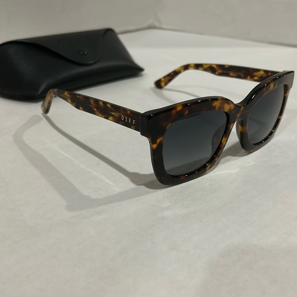 DIFF Carson Designer Square Sunglasses Women UV400 Polarized Protection, 2023 F. - Picture 8 of 16